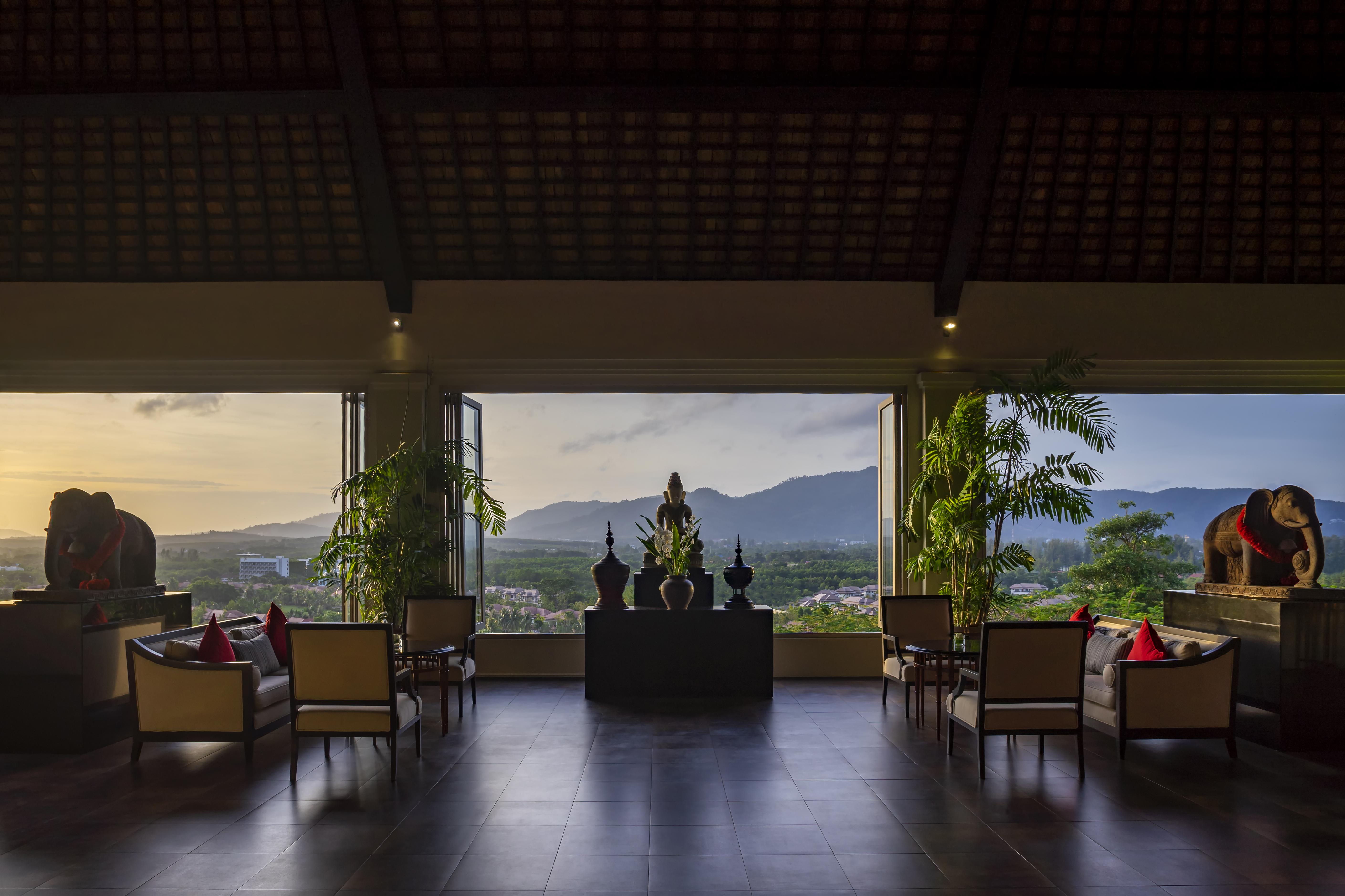 The Pavilions Phuket (Adults Only) Pantai Bang Tao Bagian luar foto The lobby of the hotel