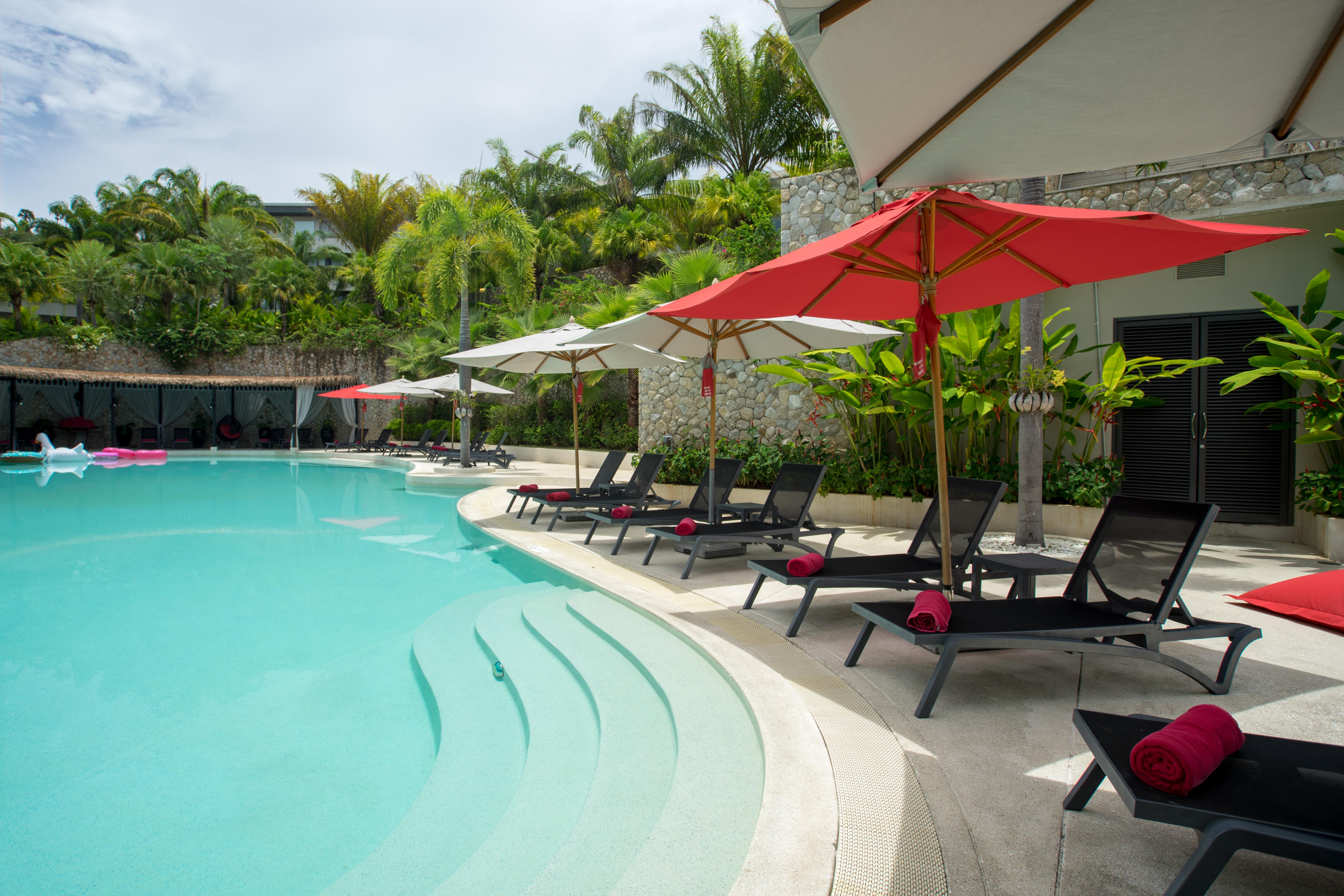The Pavilions Phuket (Adults Only) Pantai Bang Tao Bagian luar foto The swimming pool at the hotel