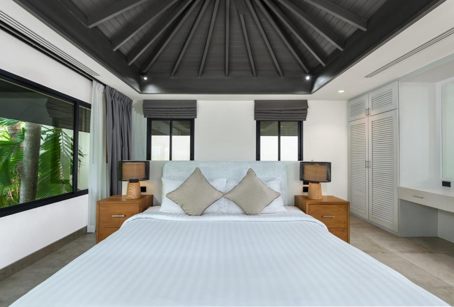 The Pavilions Phuket (Adults Only) Pantai Bang Tao Bagian luar foto A bedroom at the hotel